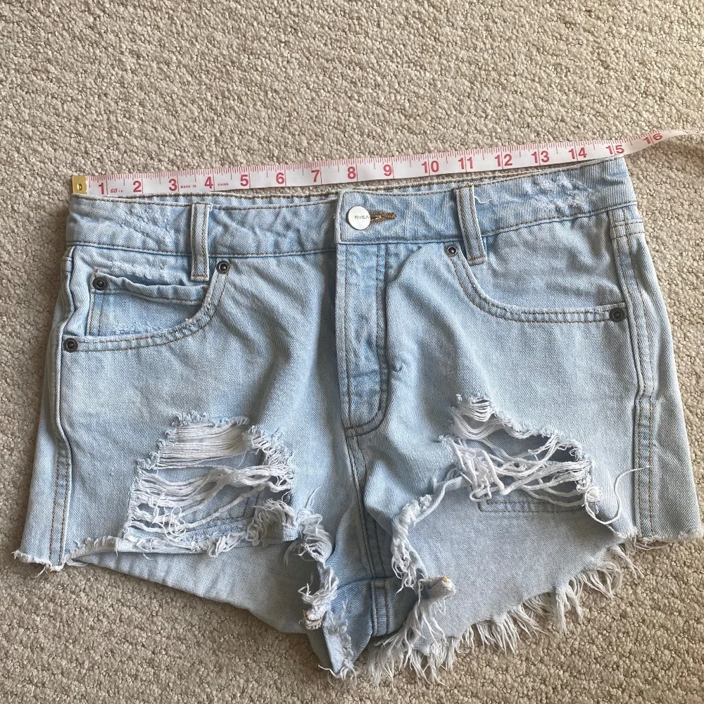 RVCA boyfriend jean shorts light wash denim button fly 26